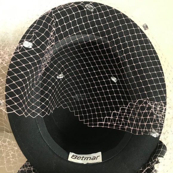 DRAMATIC VINTAGE BLACK FELT FEDORA - PURPLE FEATHER TRIM & WINGS + DOTTED VEIL - Picture 9 of 11